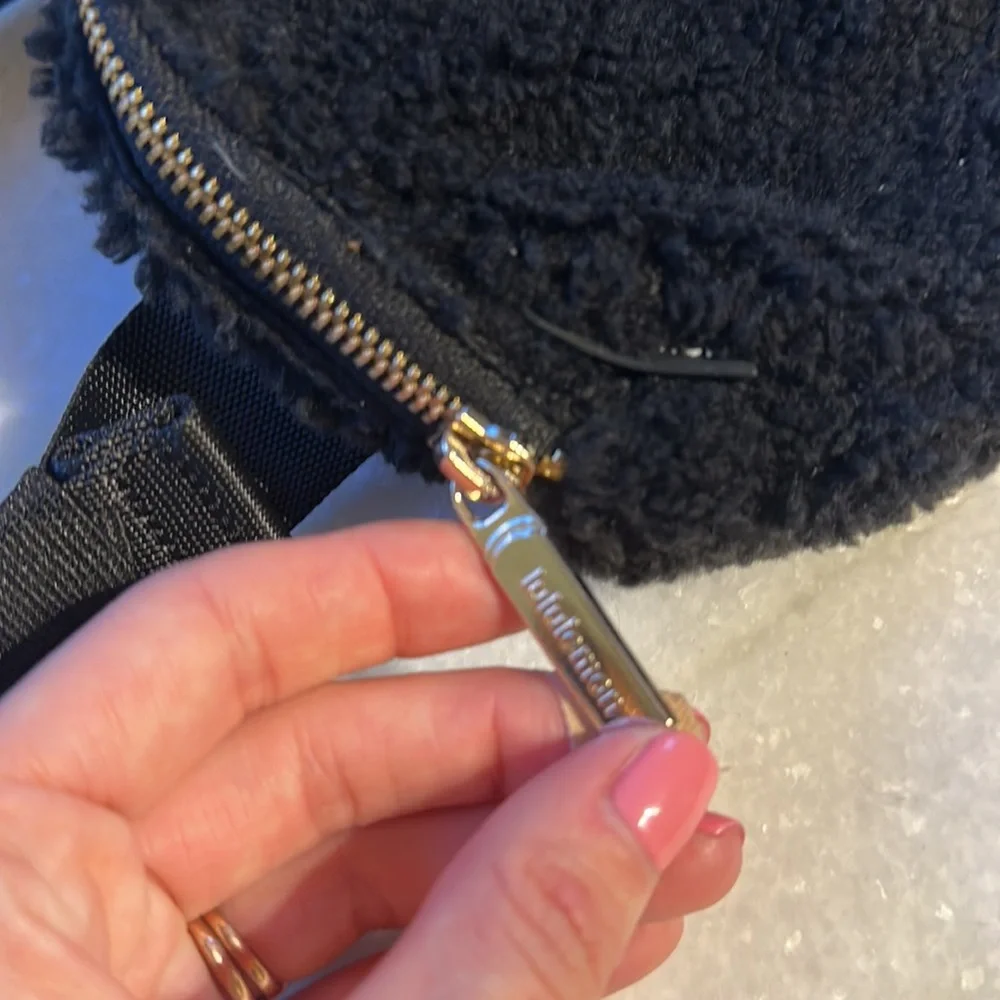 Lululemon Sherpa Belt Bag - Picture 3 of 6